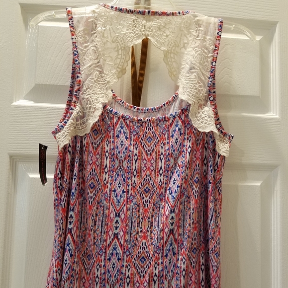 No Boundaries Sleeveless Top - Picture 4 of 5